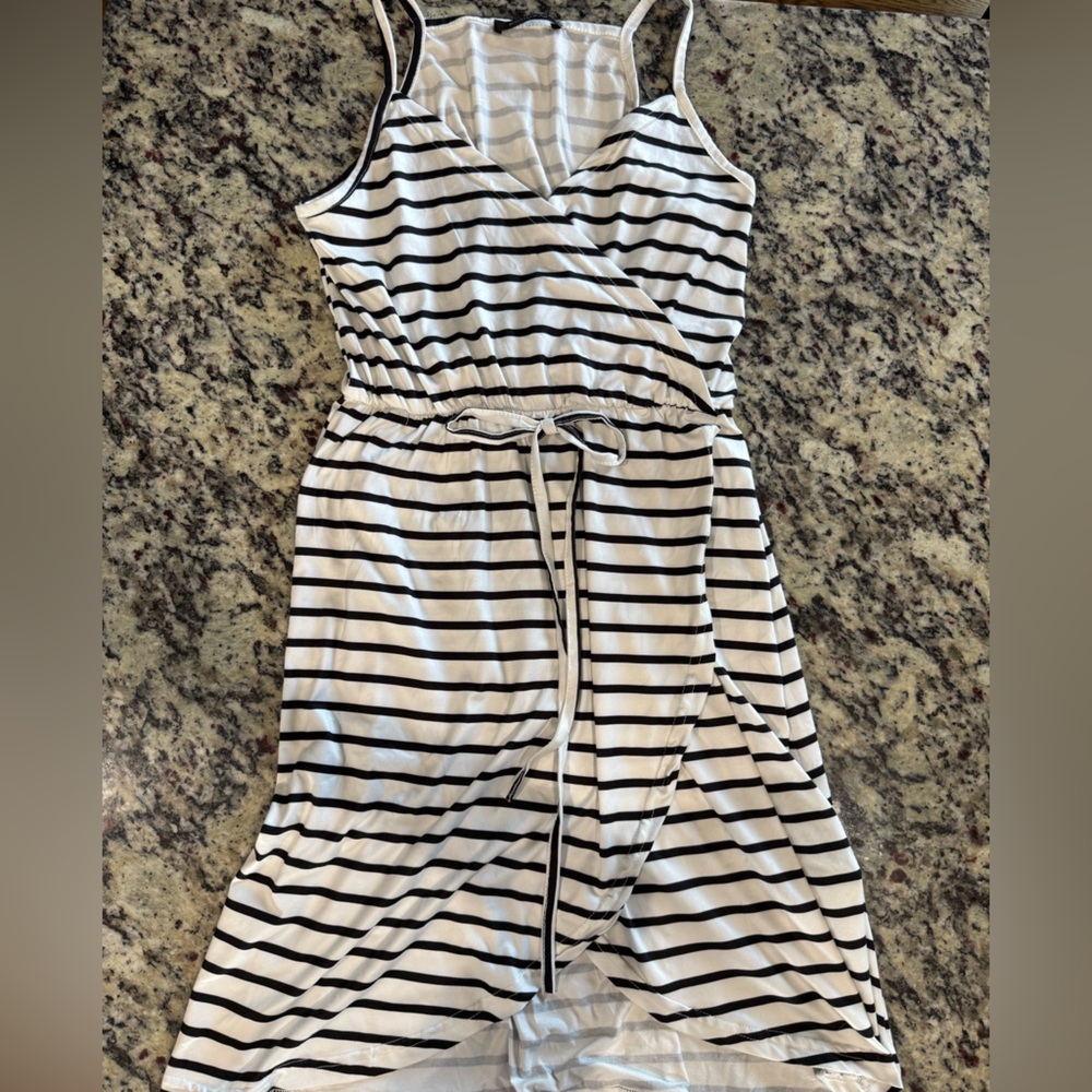 LOVEU.DEAR Black and White Striped Dress - Small